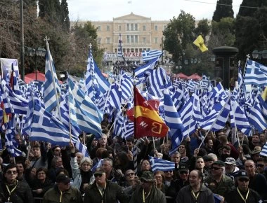 Νέα συγκέντρωση διαμαρτυρίας από την Επιτροπή για την ελληνικότητα της Μακεδονίας το μεσημέρι έξω από τη Βουλή (φωτο)